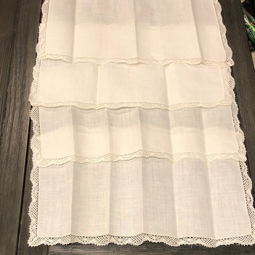 Off White Rectangular Lace-Edge Linen (4)